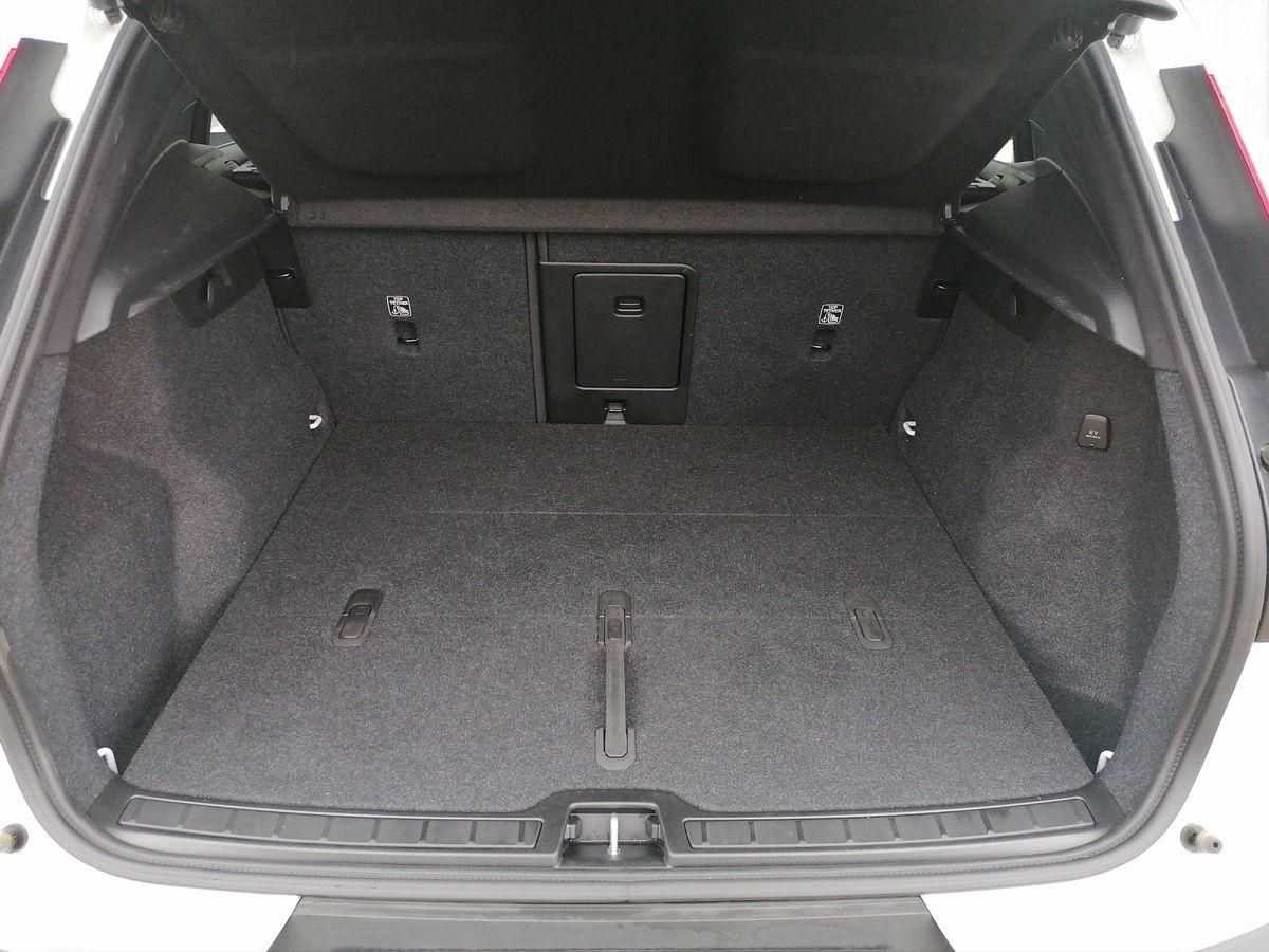 Volvo  B4 2WD Ultra Dark Aut. Pano Allwetter AHK
