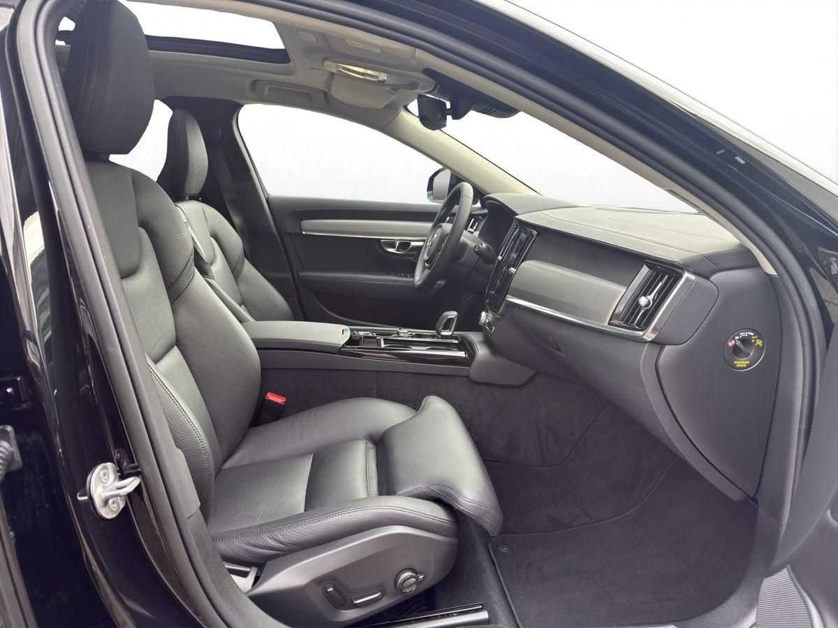 Volvo  Recharge Plug-in Hybrid MY23