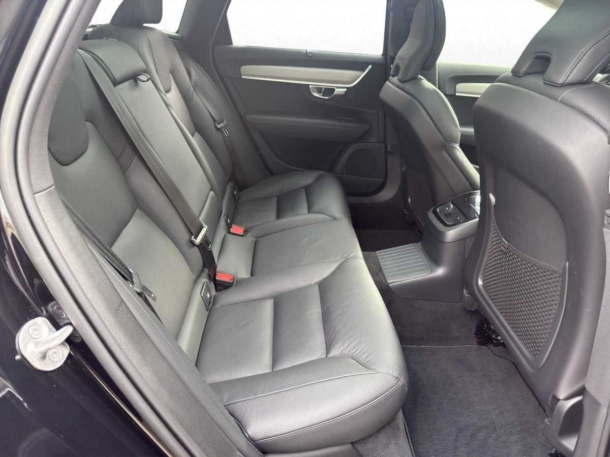 Volvo  Recharge Plug-in Hybrid MY23