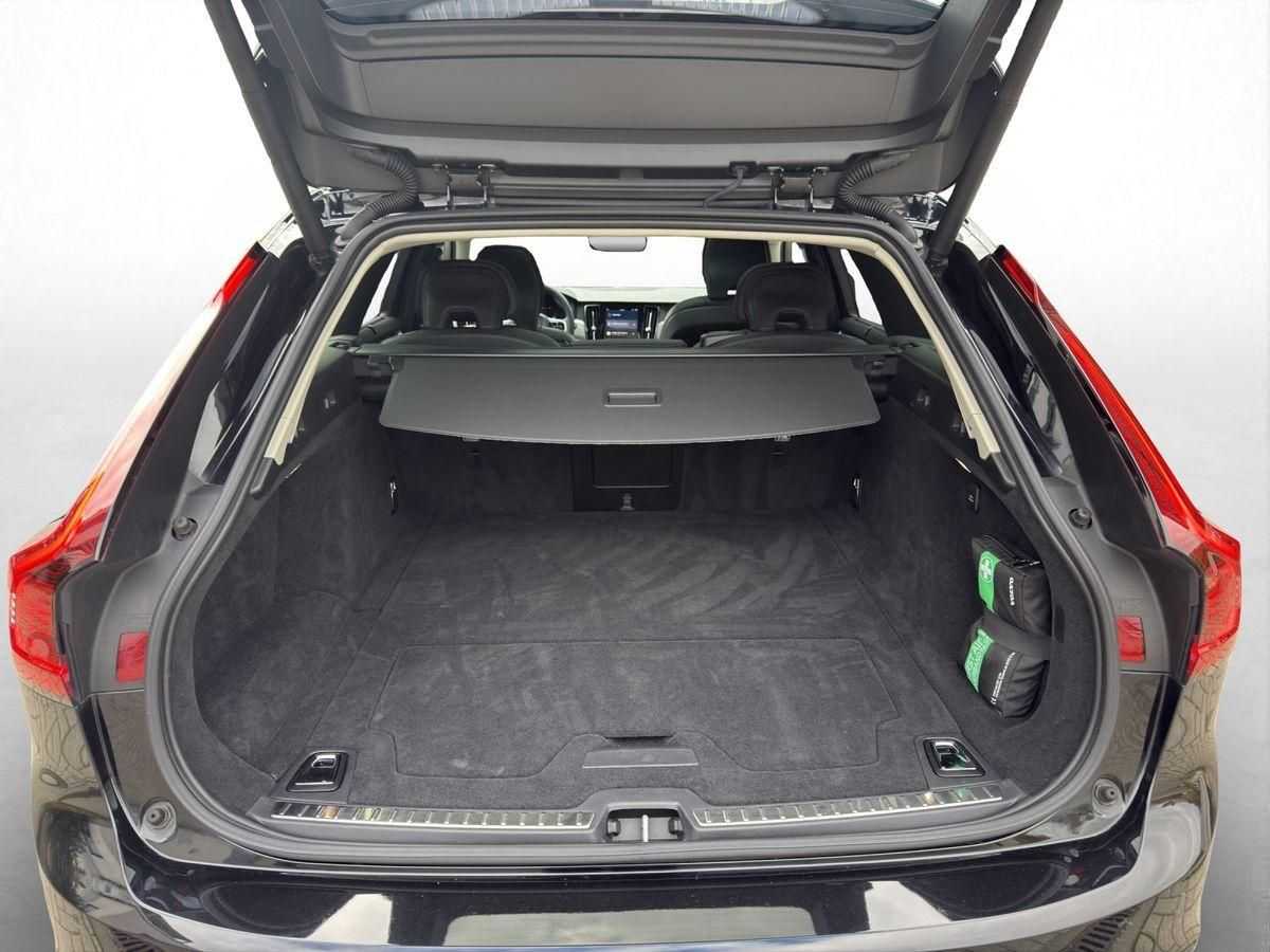 Volvo  Recharge Plug-in Hybrid MY23