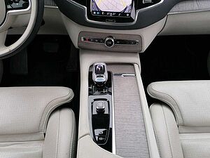 Volvo  Ultimate Bright Recharge Plug-In Hybrid AWD T8 T