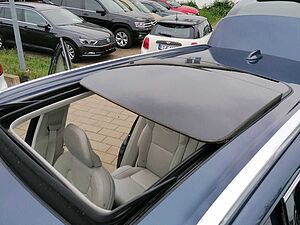 Volvo  Ultimate Bright Recharge Plug-In Hybrid AWD T8 T