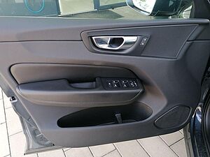 Volvo  2.0 Diesel B5 Momentum Pro AWD