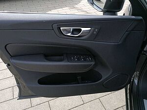 Volvo  Momentum Pro 2WD B4 Mild-Hybrid Diesel Goog
