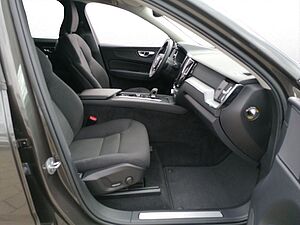 Volvo  Momentum Pro 2WD B4 Mild-Hybrid Diesel Goog