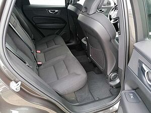 Volvo  Momentum Pro 2WD B4 Mild-Hybrid Diesel Goog