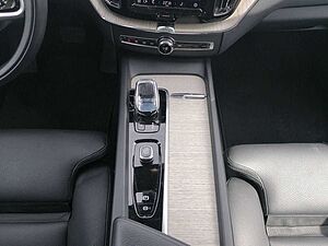 Volvo  Plus, B4 AWD Mild-Hybri AHK NAVI ACC Harman