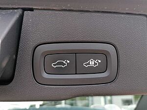 Volvo  Plus, B4 AWD Mild-Hybri AHK NAVI ACC Harman