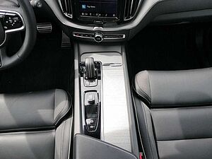 Volvo  Recharge R-Design T6 350PS  22 Zoll Rückfah