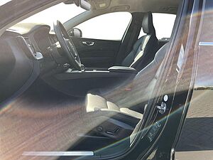 Volvo  2.0 Diesel Momentum Pro AWD
