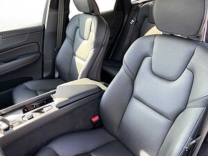 Volvo  2.0 Diesel Momentum Pro AWD