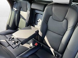 Volvo  2.0 Diesel Momentum Pro AWD