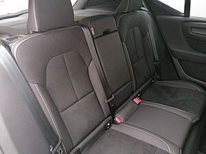 Volvo  B4 2WD Ultra Dark Aut. Pano Allwetter AHK
