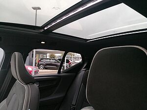 Volvo  B4 2WD Ultra Dark Aut. Pano Allwetter AHK