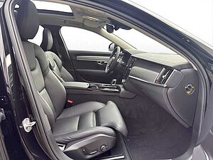 Volvo  Recharge Plug-in Hybrid MY23