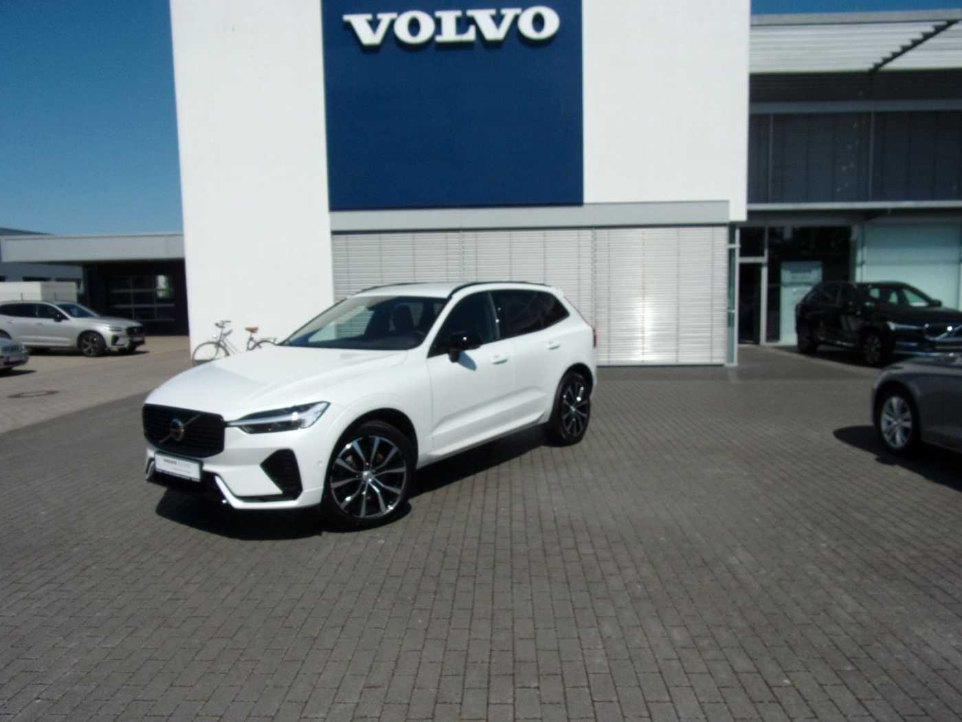 Volvo  Plus Dark 2WD