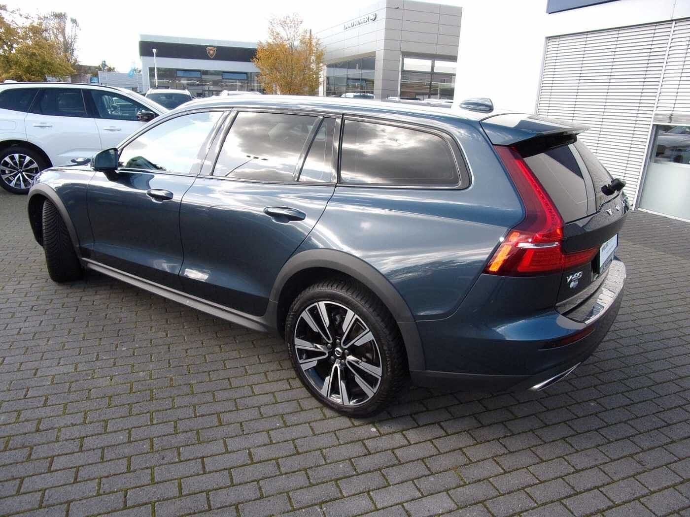 Volvo  D4 Cross Country Pro AWD