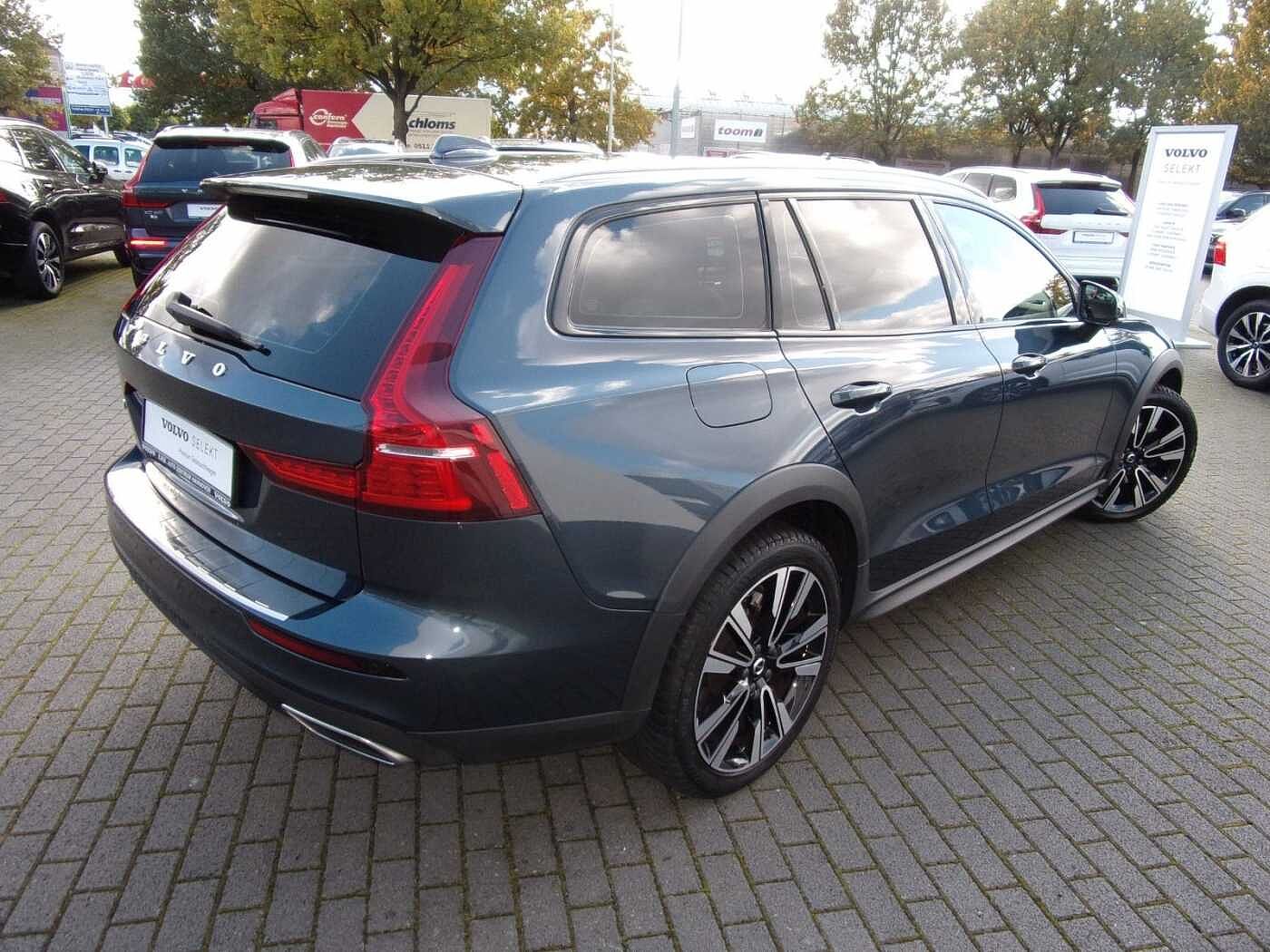 Volvo  D4 Cross Country Pro AWD