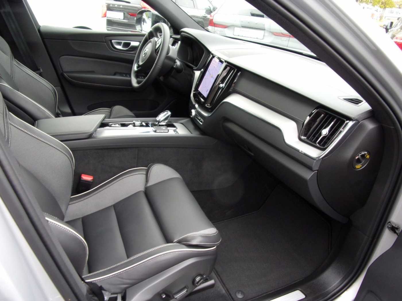 Volvo  B4 Ultimate Dark AWD