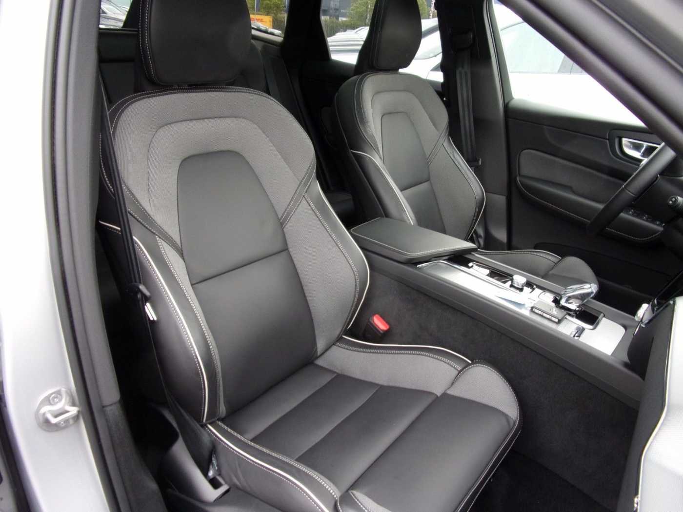 Volvo  B4 Ultimate Dark AWD