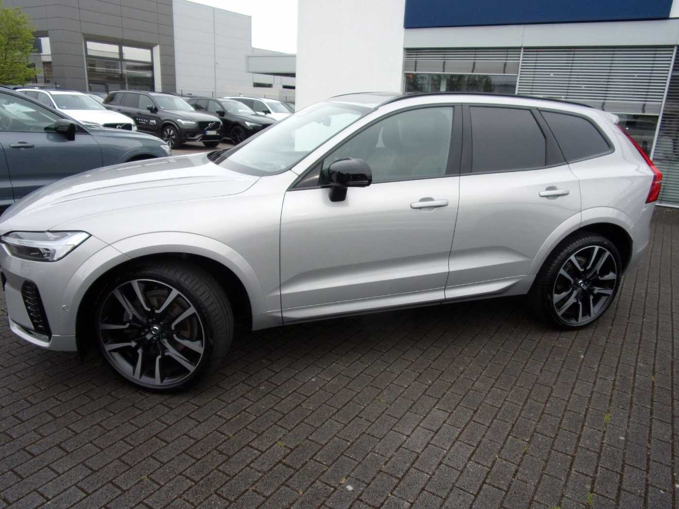 Volvo  B4 Ultimate Dark AWD