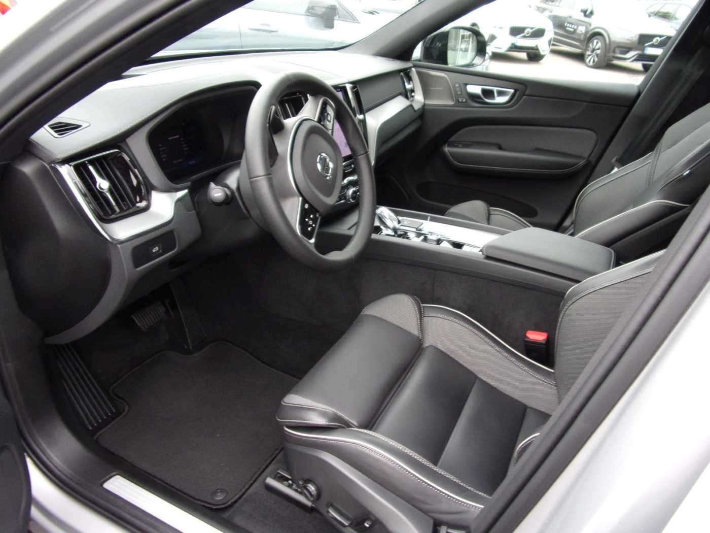 Volvo  B4 Ultimate Dark AWD