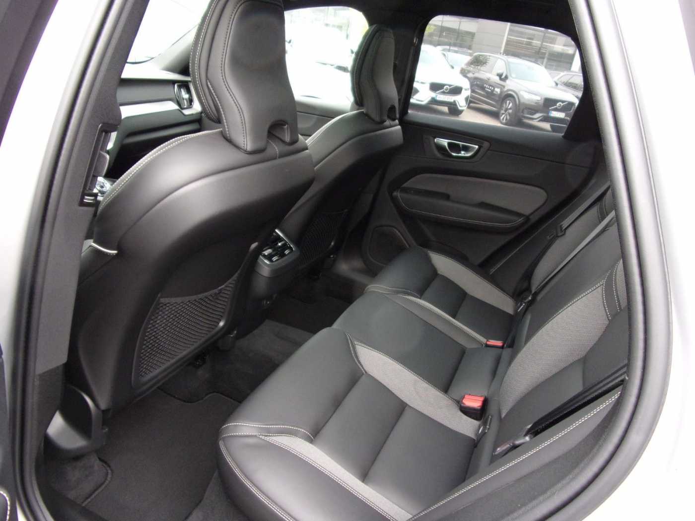 Volvo  B4 Ultimate Dark AWD