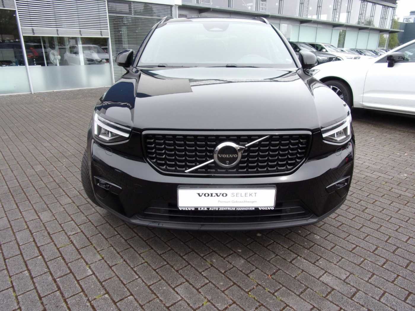 Volvo  B3 Plus Dark 2WD