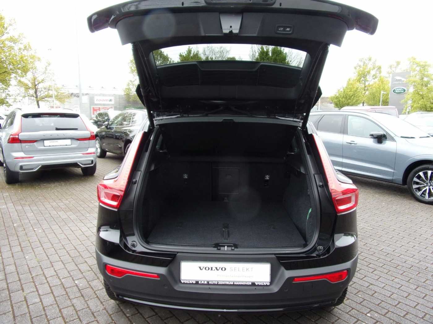 Volvo  B3 Plus Dark 2WD