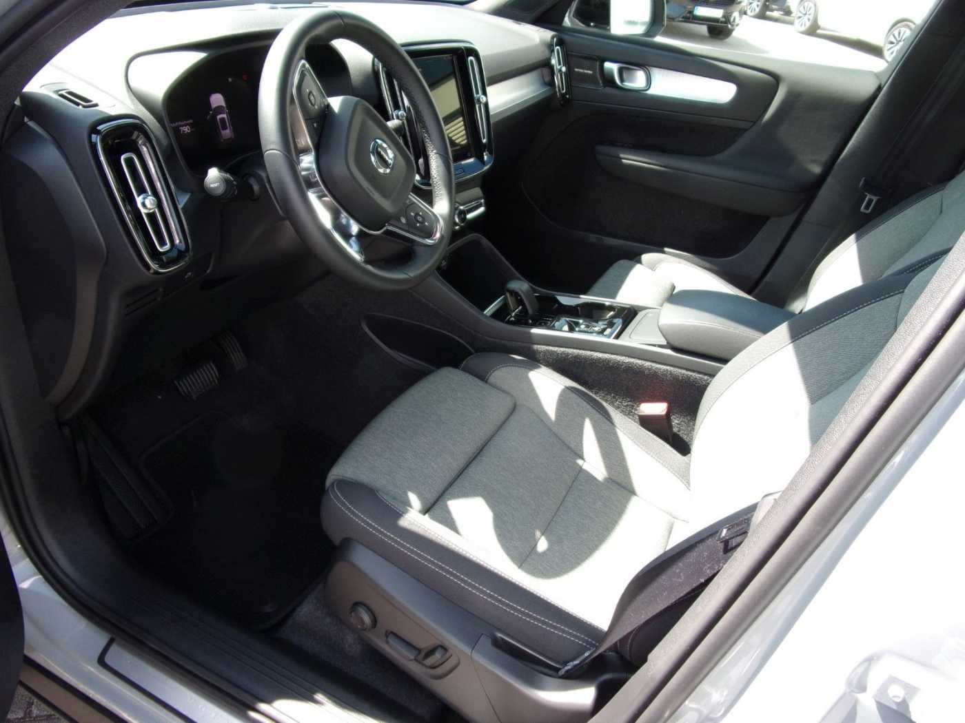 Volvo  B3 Plus Dark 2WD