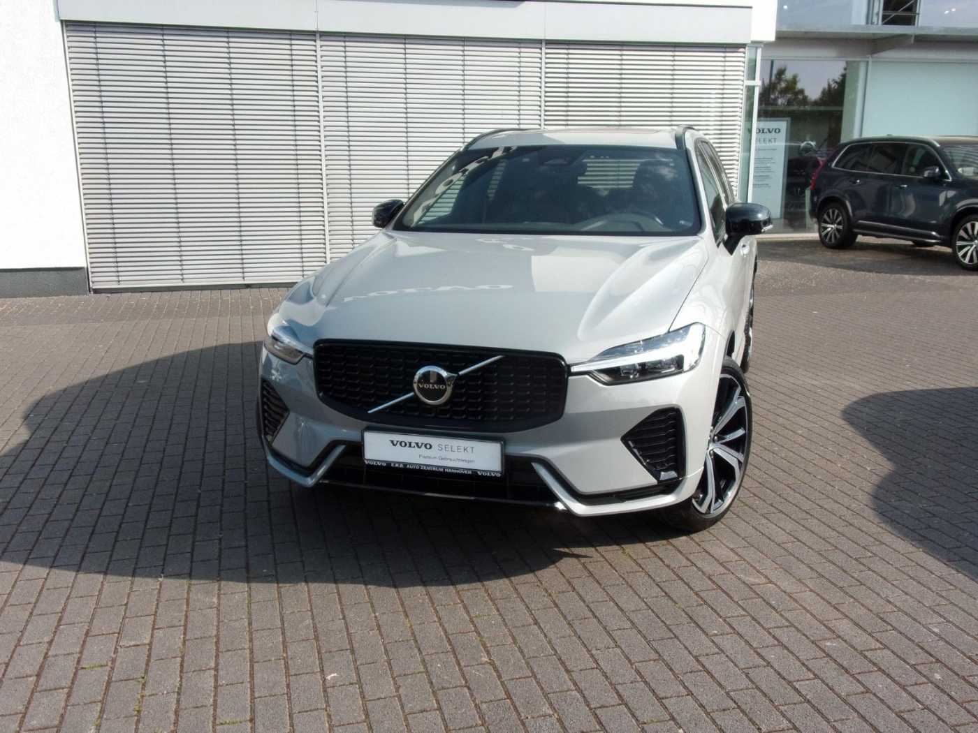 Volvo  B4 Plus Dark 2WD