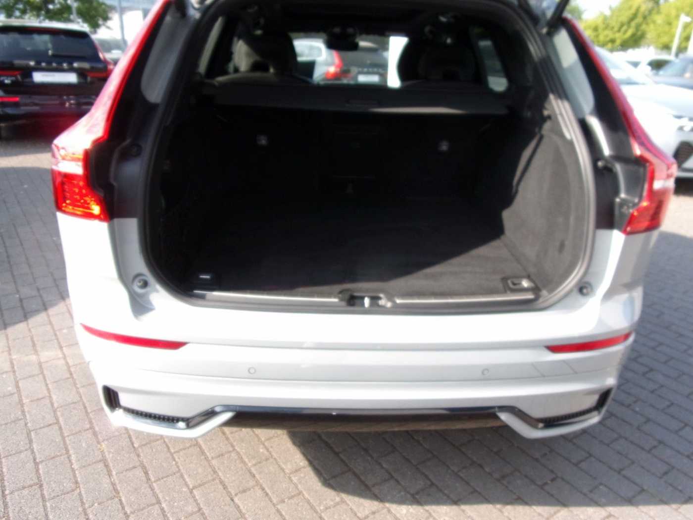Volvo  B4 Plus Dark 2WD