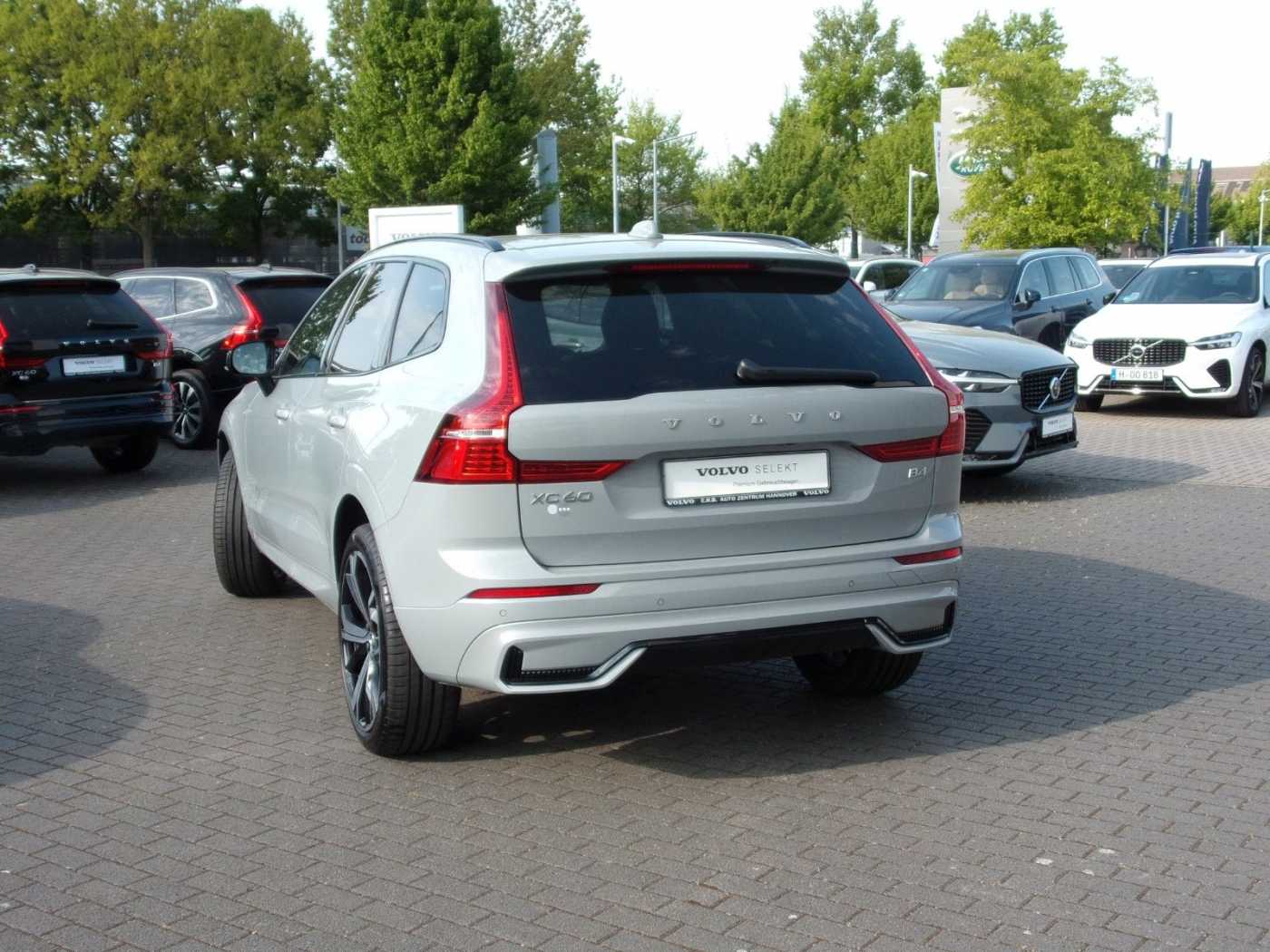 Volvo  B4 Plus Dark 2WD
