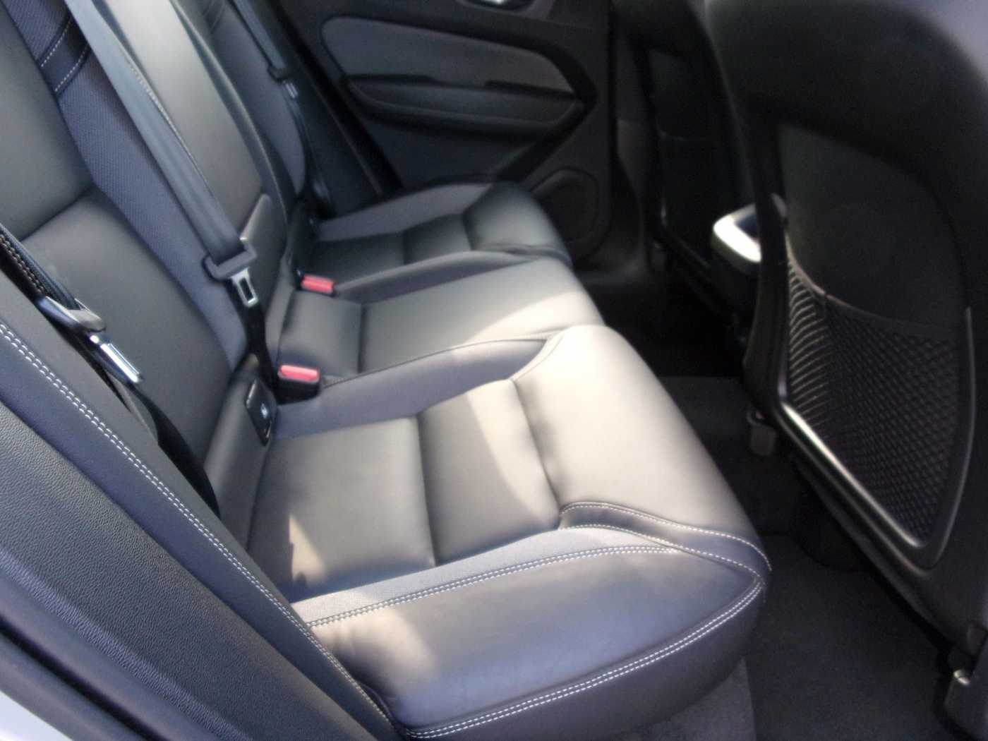 Volvo  B4 Plus Dark 2WD
