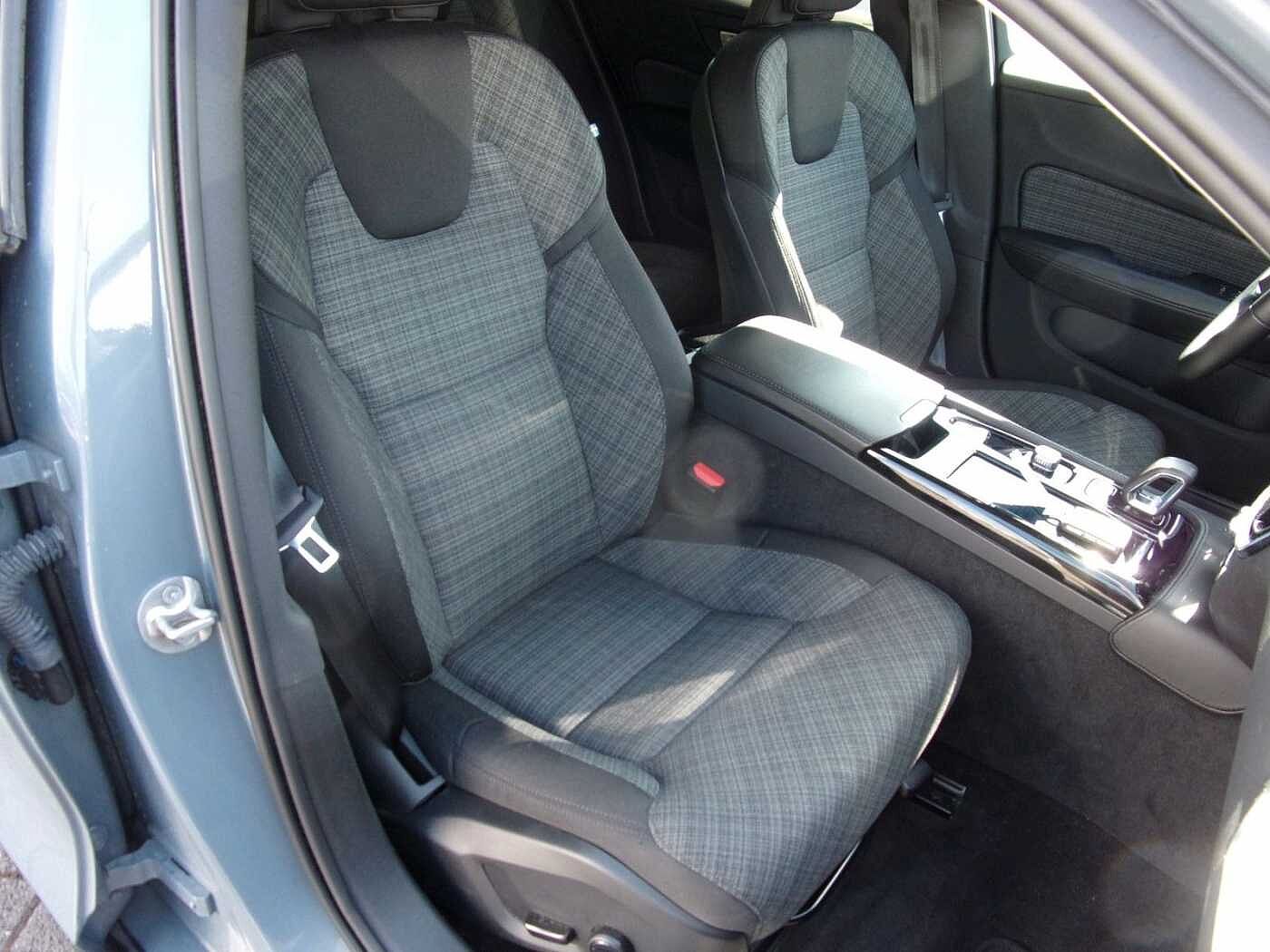 Volvo  Kombi T6 Core Recharge Plug-In Hybrid AWD