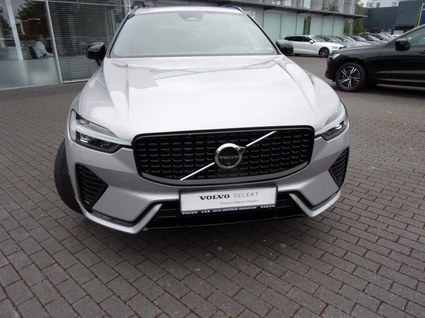 Volvo  B4 Plus Dark 2WD