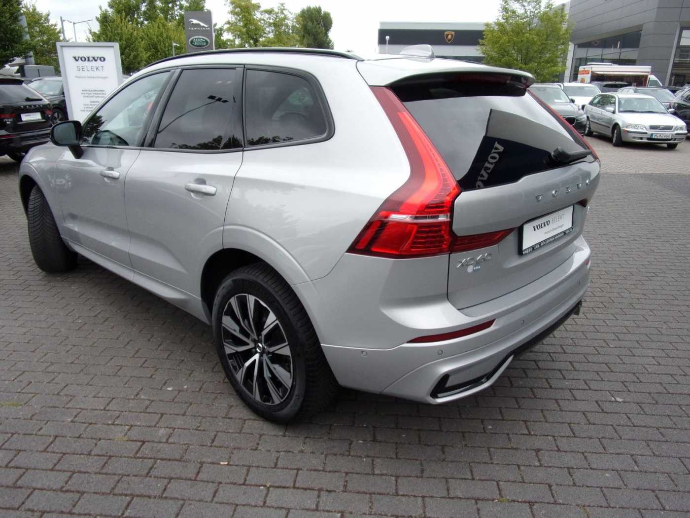 Volvo  B4 Plus Dark 2WD