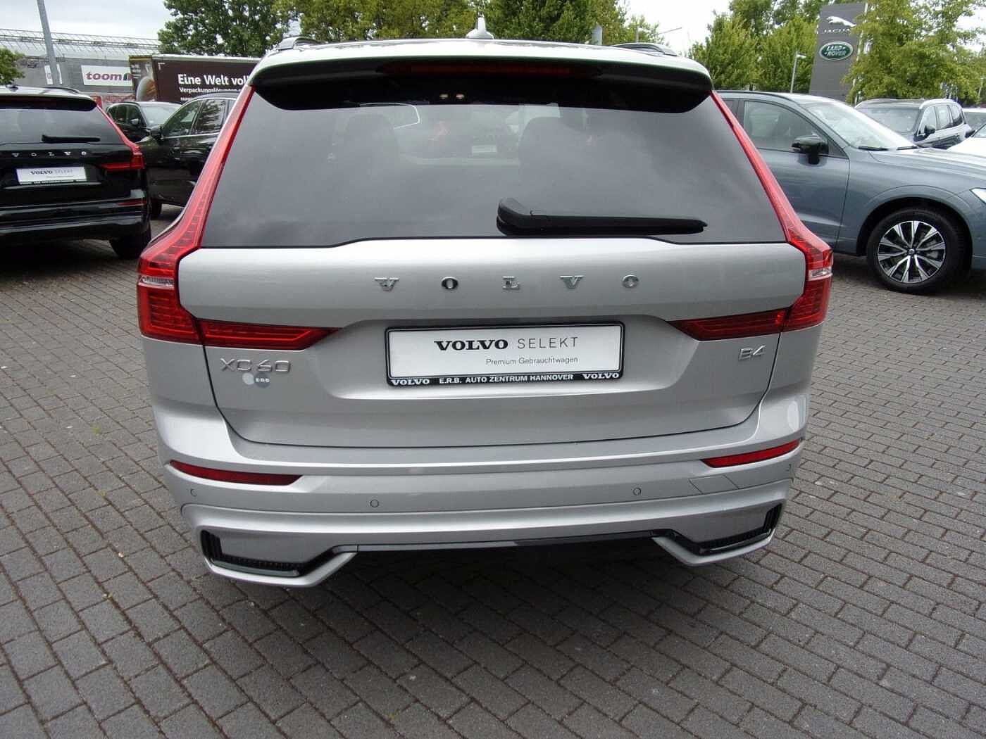 Volvo  B4 Plus Dark 2WD