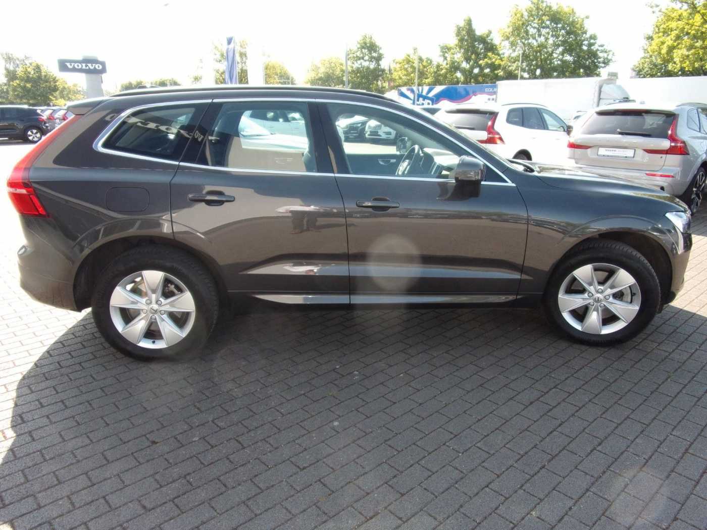 Volvo  B4 Momentum Pro AWD