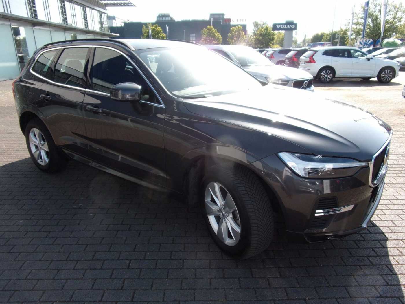 Volvo  B4 Momentum Pro AWD