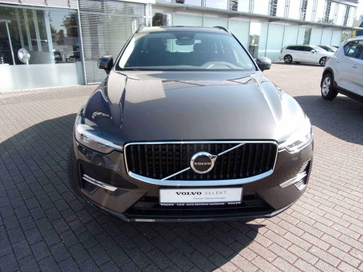 Volvo  B4 Momentum Pro AWD
