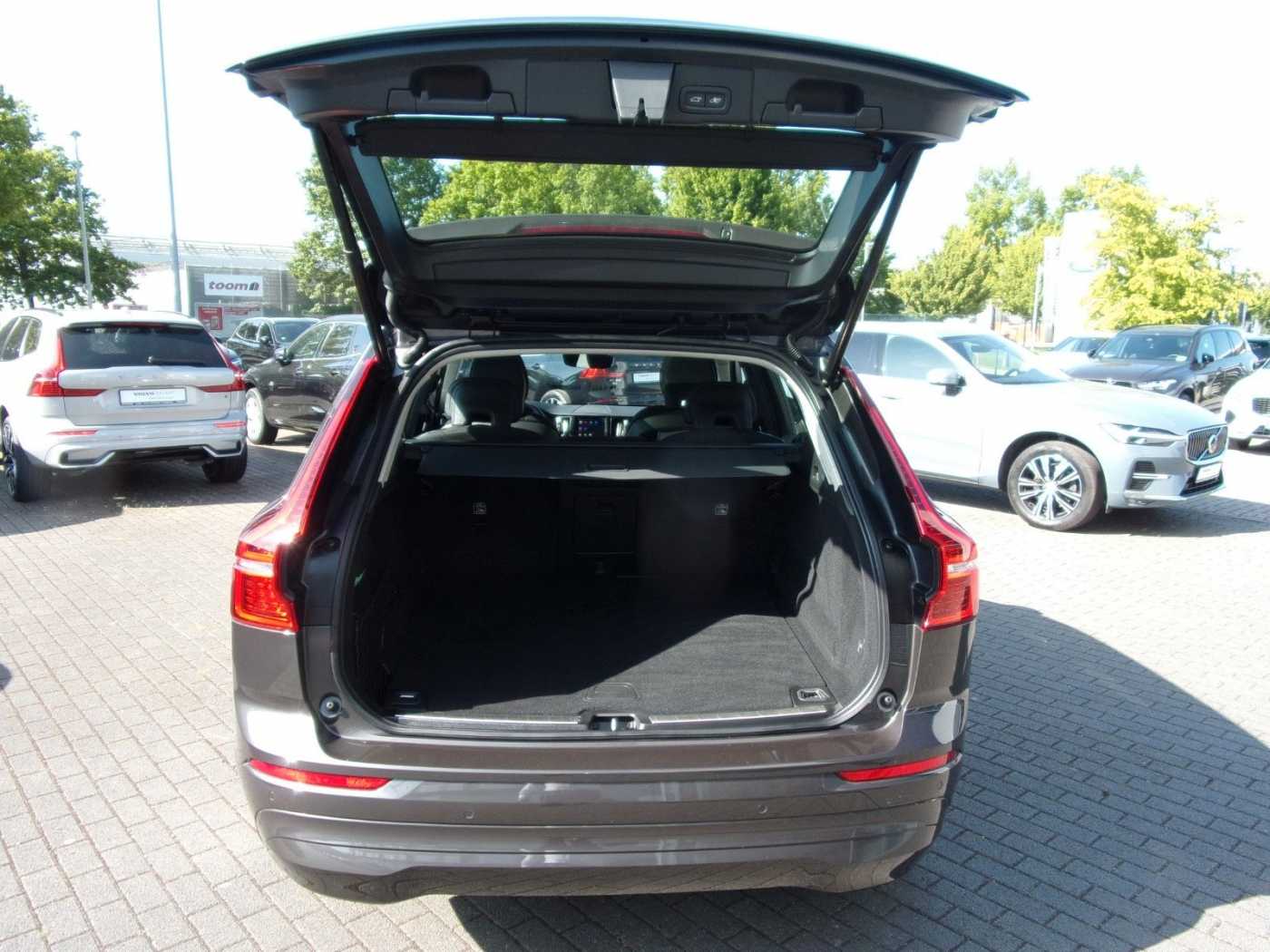 Volvo  B4 Momentum Pro AWD