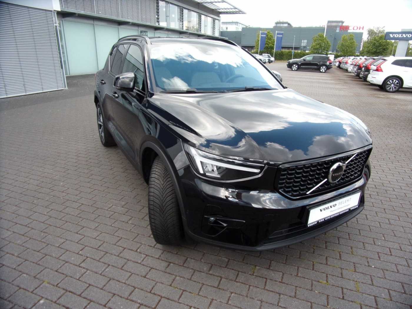 Volvo  B3  Plus Dark 2WD