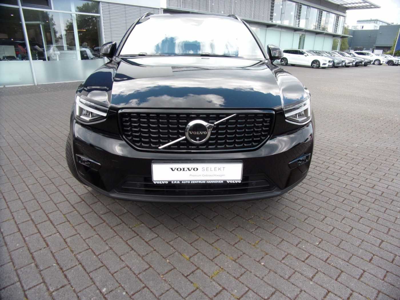 Volvo  B3  Plus Dark 2WD