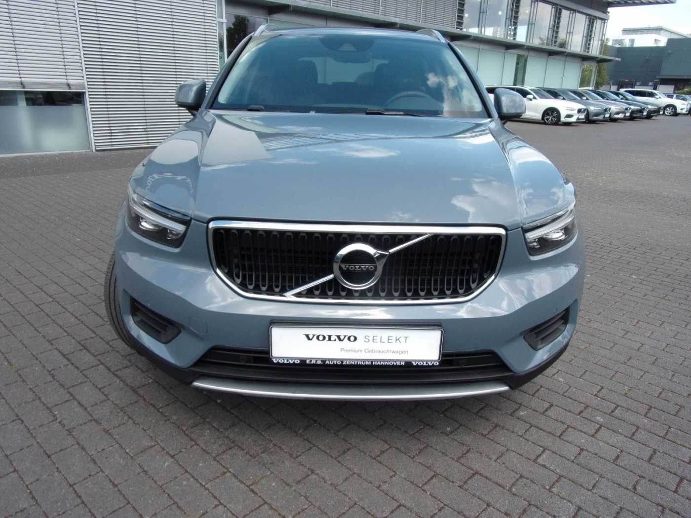 Volvo  T2 Momentum Pro 2WD