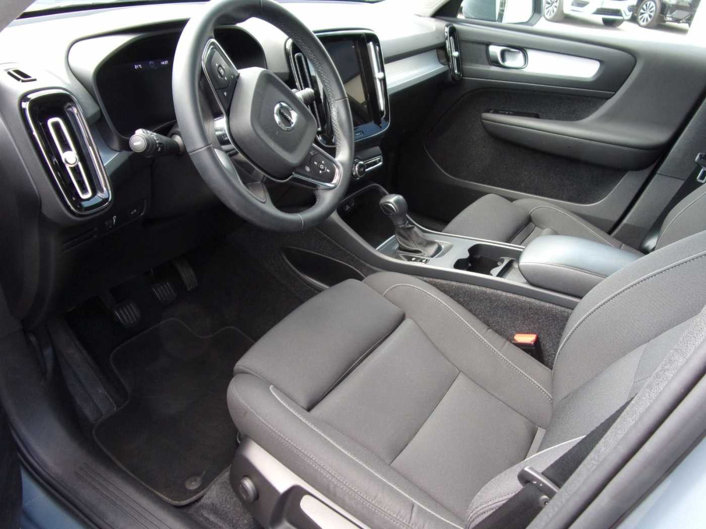 Volvo  T2 Momentum Pro 2WD