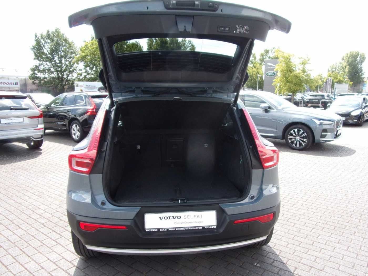 Volvo  T2 Momentum Pro 2WD