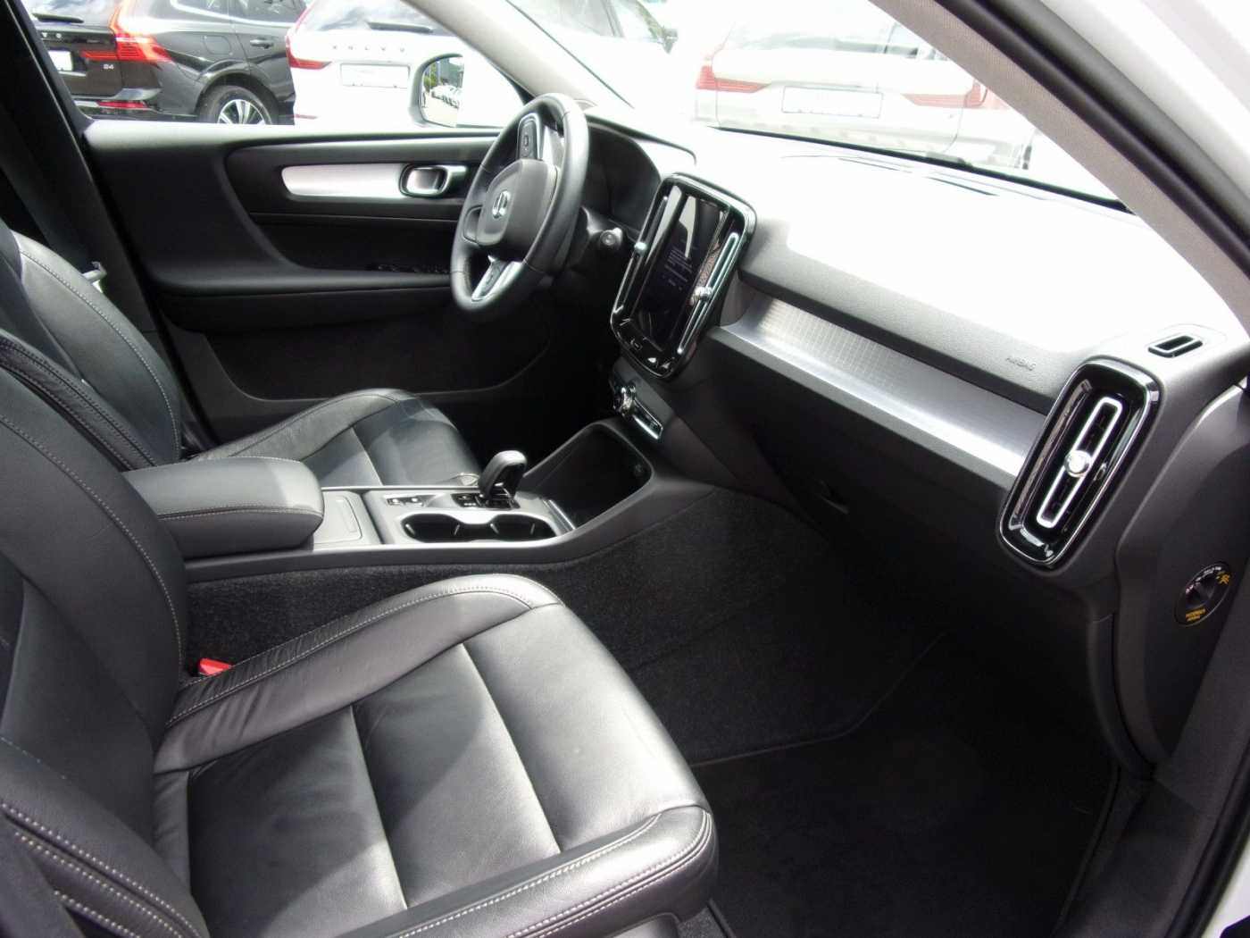 Volvo  T3 Momentum Pro 2WD