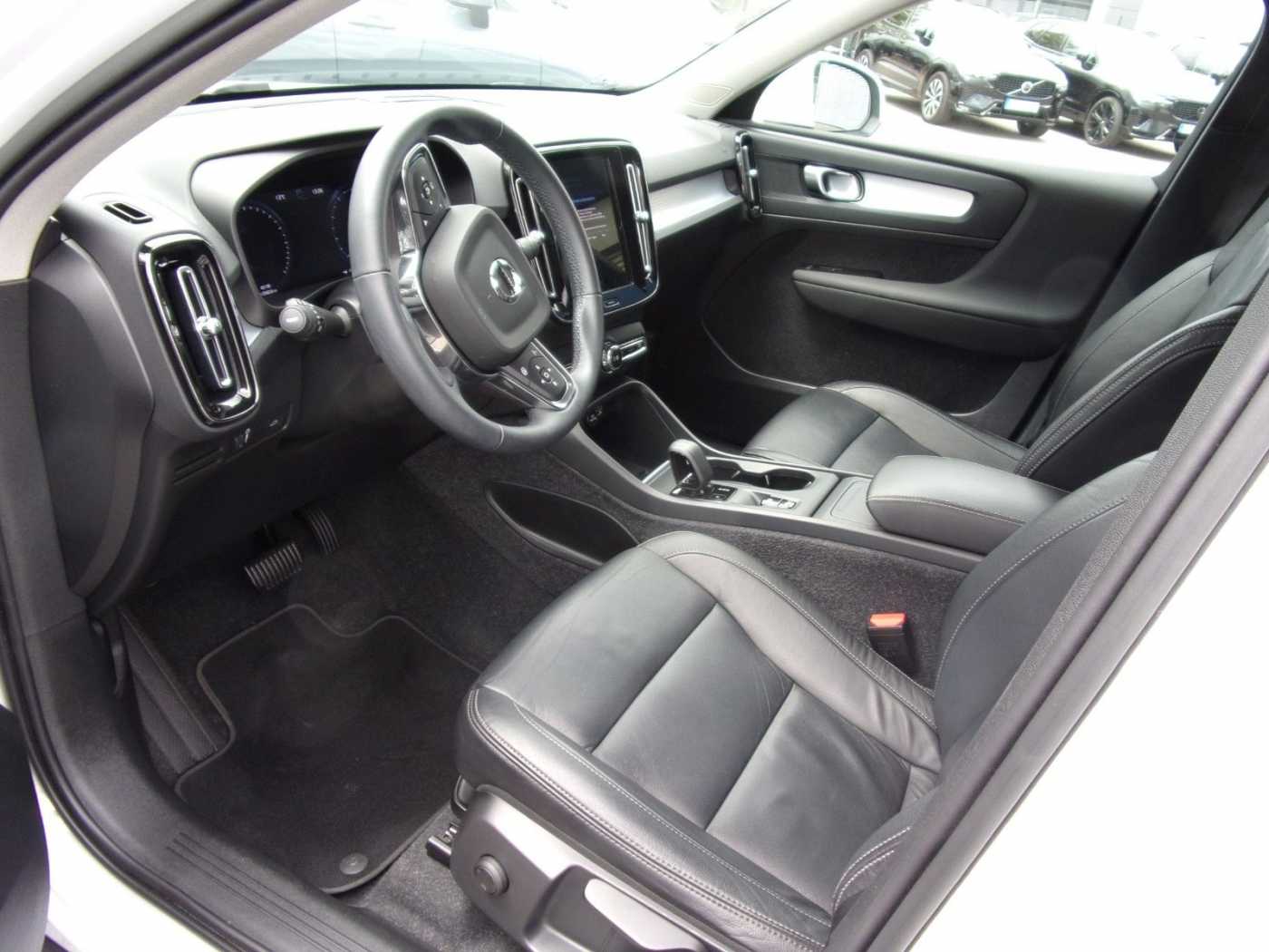 Volvo  T3 Momentum Pro 2WD