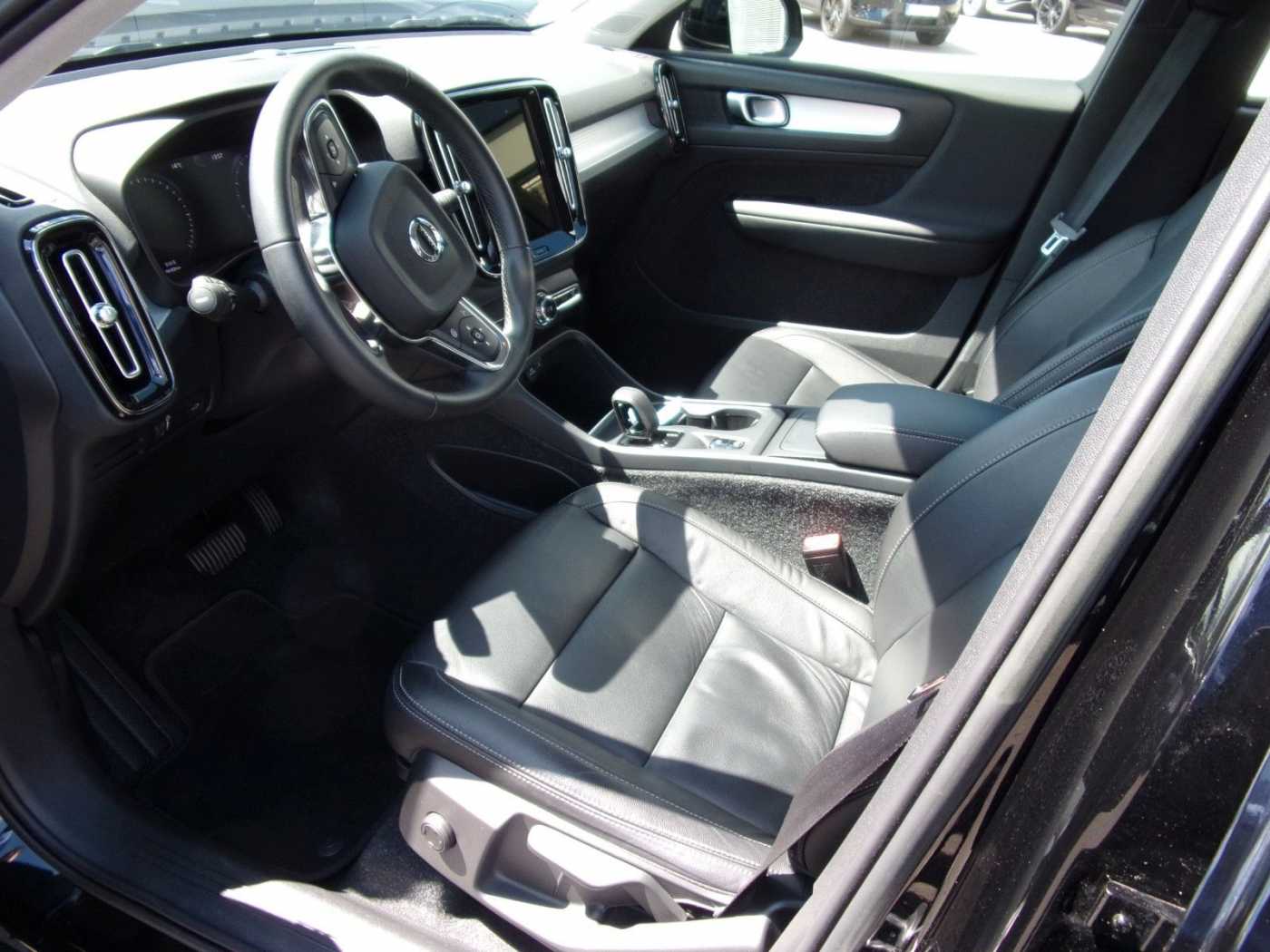 Volvo  T3 Momentum Pro 2WD